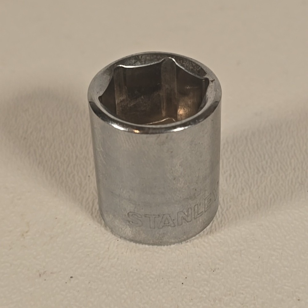 Stanley 3/8" Drive SAE 6‎ Point 11/16" Socket 88-161